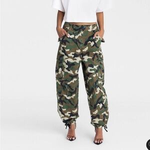 Women's Camouflage Jogger Pants (Oversized, fits more like a medium)